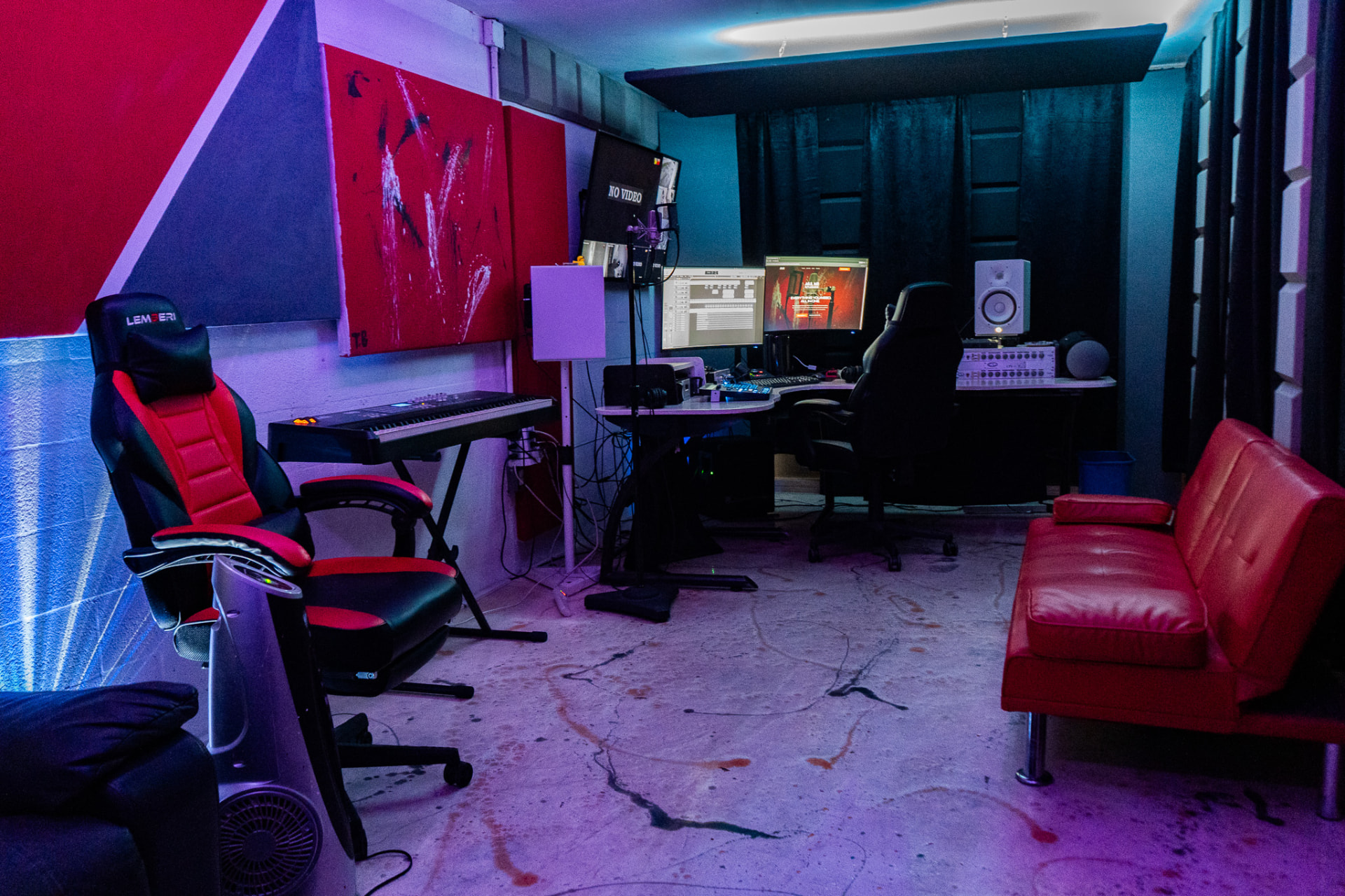 Studio B workstation with red lounge seating